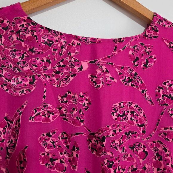 EUC WHITE HOUSE BLACK MARKET PINK FLORAL SURPLICE PLEATED SLEEVELESS TOP S - Picture 12 of 16